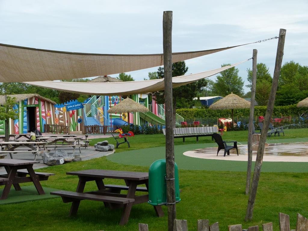 Campingpark De Bongerd Villa Tuitjenhorn Exterior foto